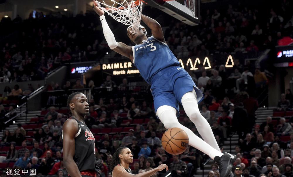 并在防守端 并在防守端